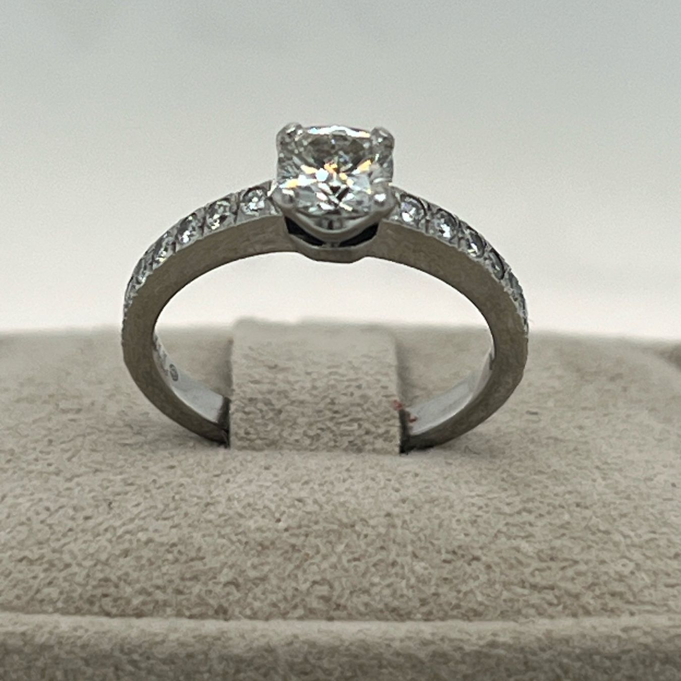 Tiffany & Co. Anelli: Tiffany & Co. Ring in Platin mit Diamant – Usato da Stäfa venduto da Wdsoft 2