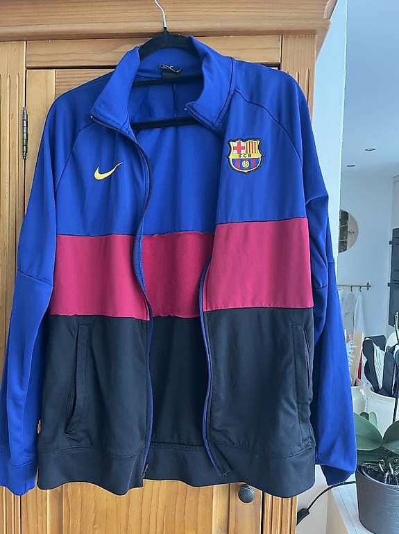 Maglioni & Felpe: Jaquette Nike – Usato da Lonay venduto da Angelafidji13