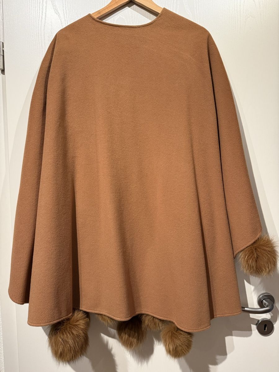 Autres vêtements femmes: Cape SAM-RONE Paris ( 90% Laine) – D'occasion à MASSONGEX par Luluone 1