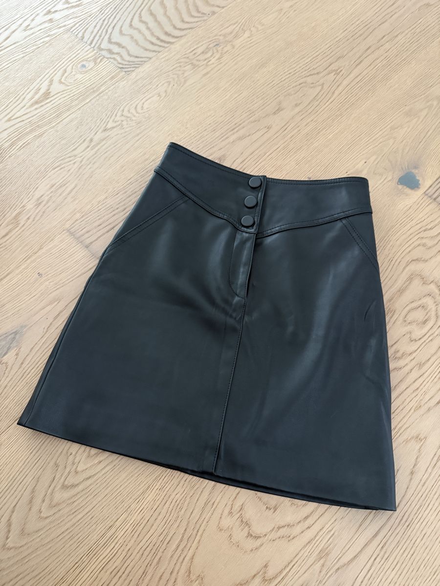 H&M Gonne: Schwarzer H&M Minirock , Grösse 34 – Usato da Richterswil venduto da KAYLEIGH_77