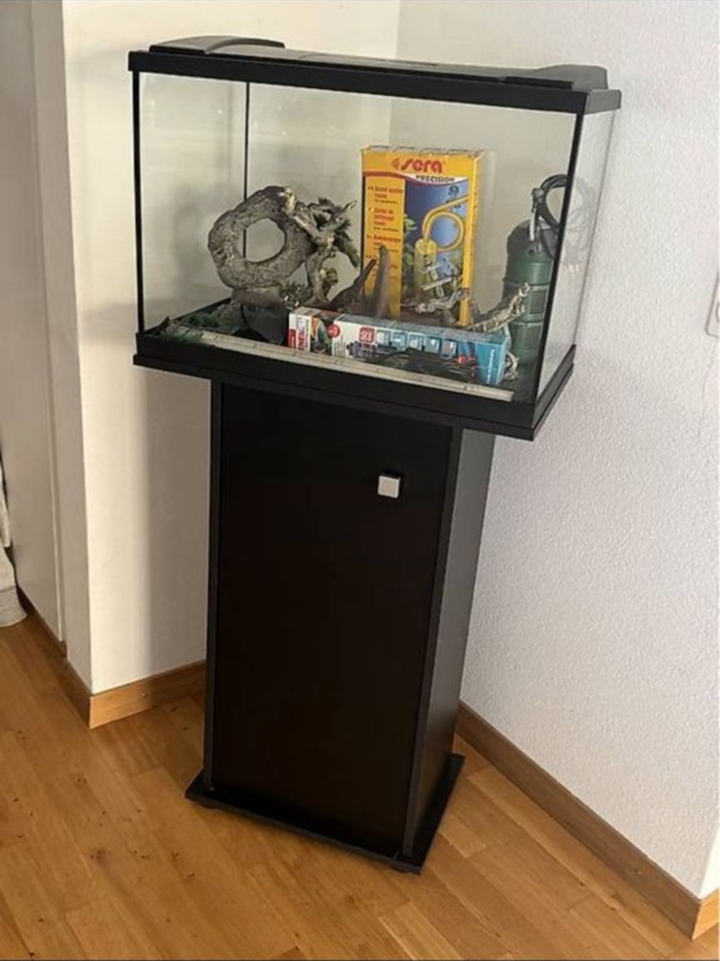 Aquarium: Aquarium 60lt mit Möbel – D'occasion à Neerach par mandyZach