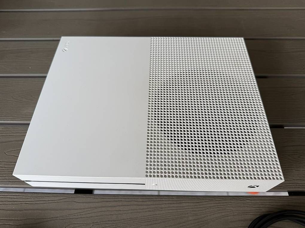 Console: Xbox One S mit 1 TB Speicher und 7 Spiele + Controller  – Usato da Au SG venduto da ba6_m2fl 1
