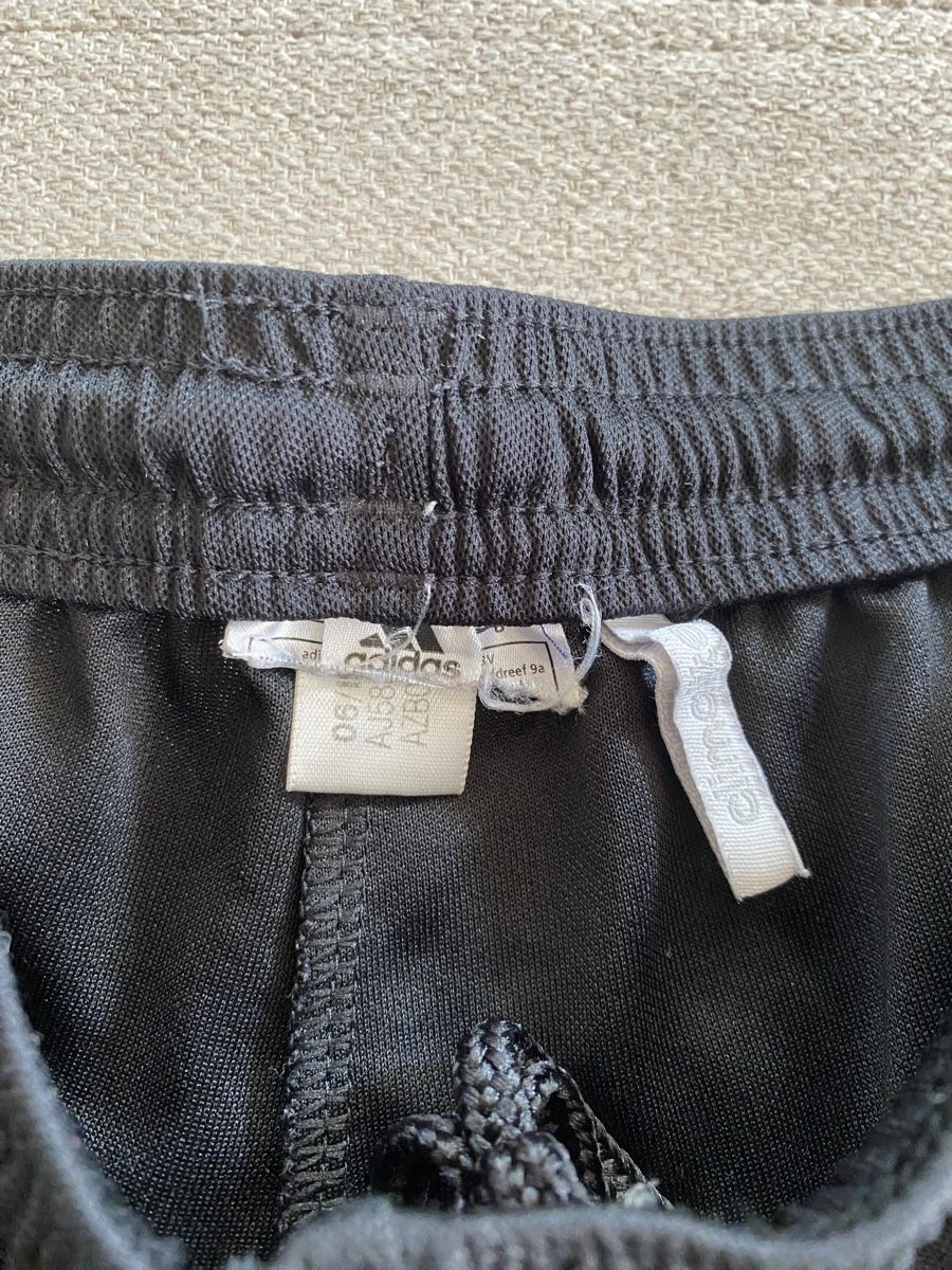 Adidas Pantaloni: Short Adidas noir taille S bon état – Usato da Rossemaison venduto da Carduelis 2