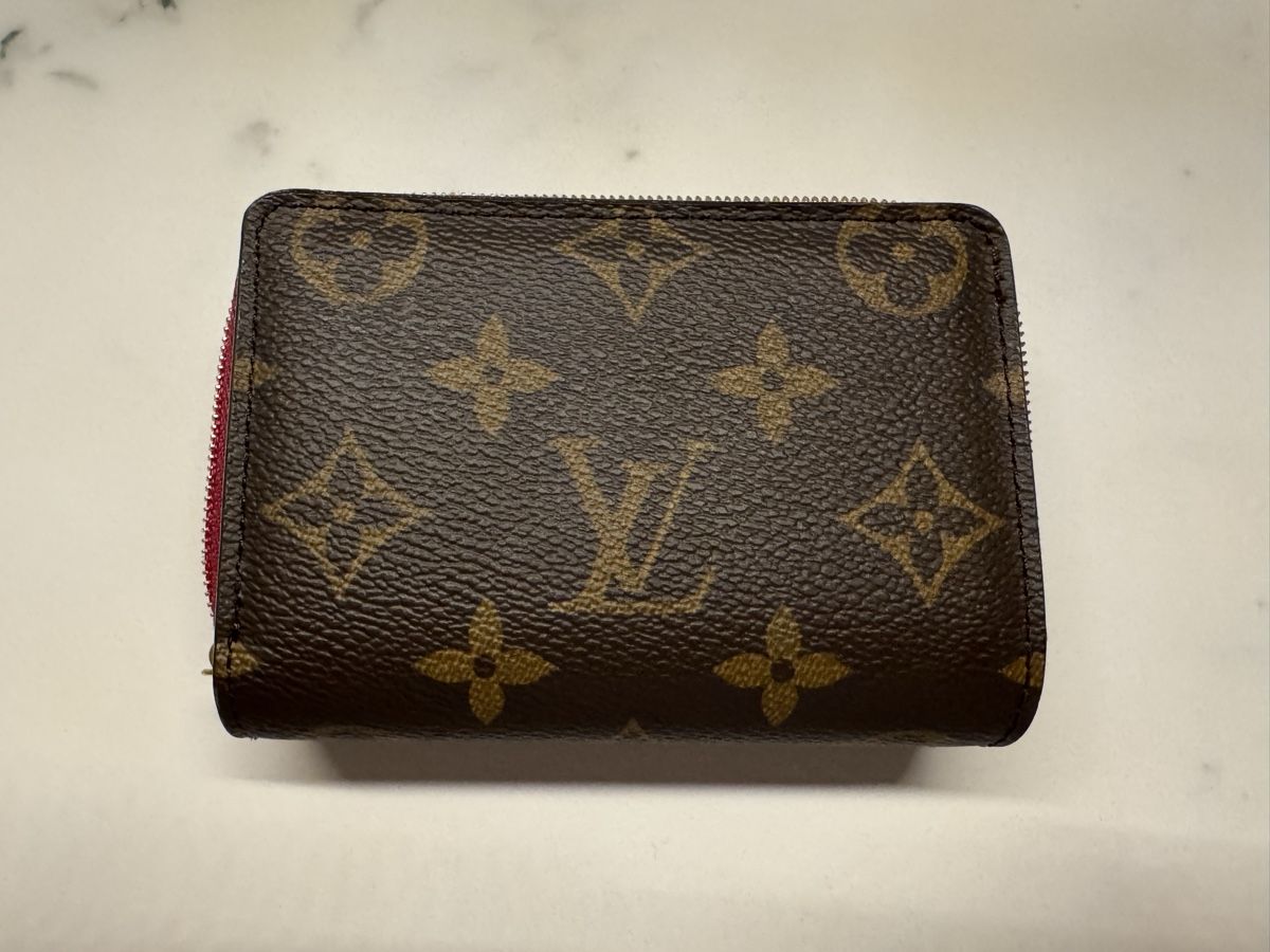 Louis Vuitton Portamonete: Louis Vuitton Lou Portemonnaie – Usato da Nänikon venduto da Belle1605 1