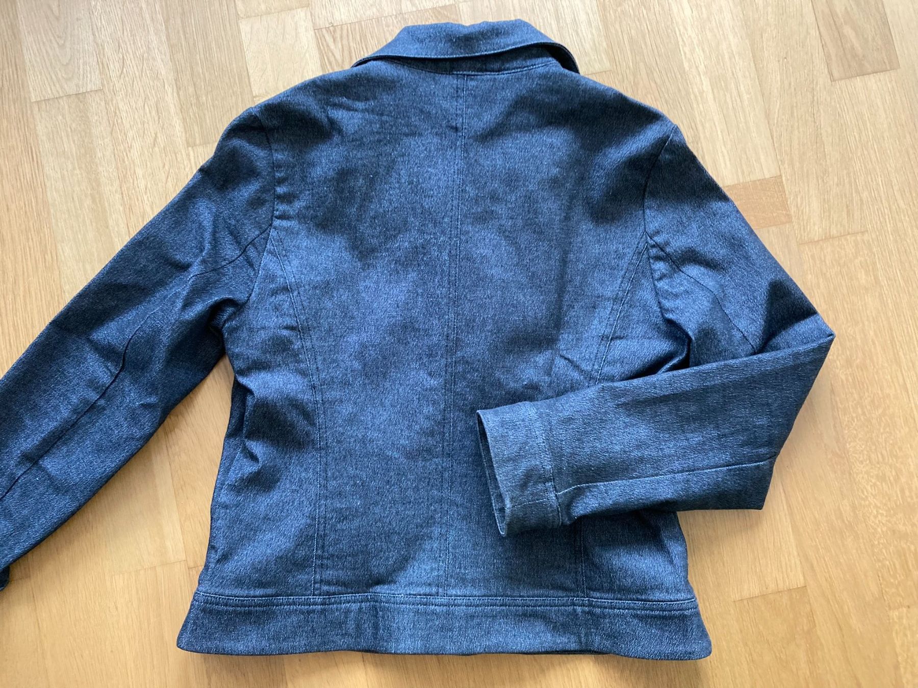 H&M Giacche: Schicke Jeansjacke Gr. 40 H&M – Nuovo (secondo la descrizione) da Ostermundigen venduto da Wassernixlein 1