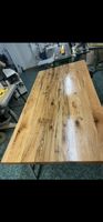 Massiver Esstisch aus Holz