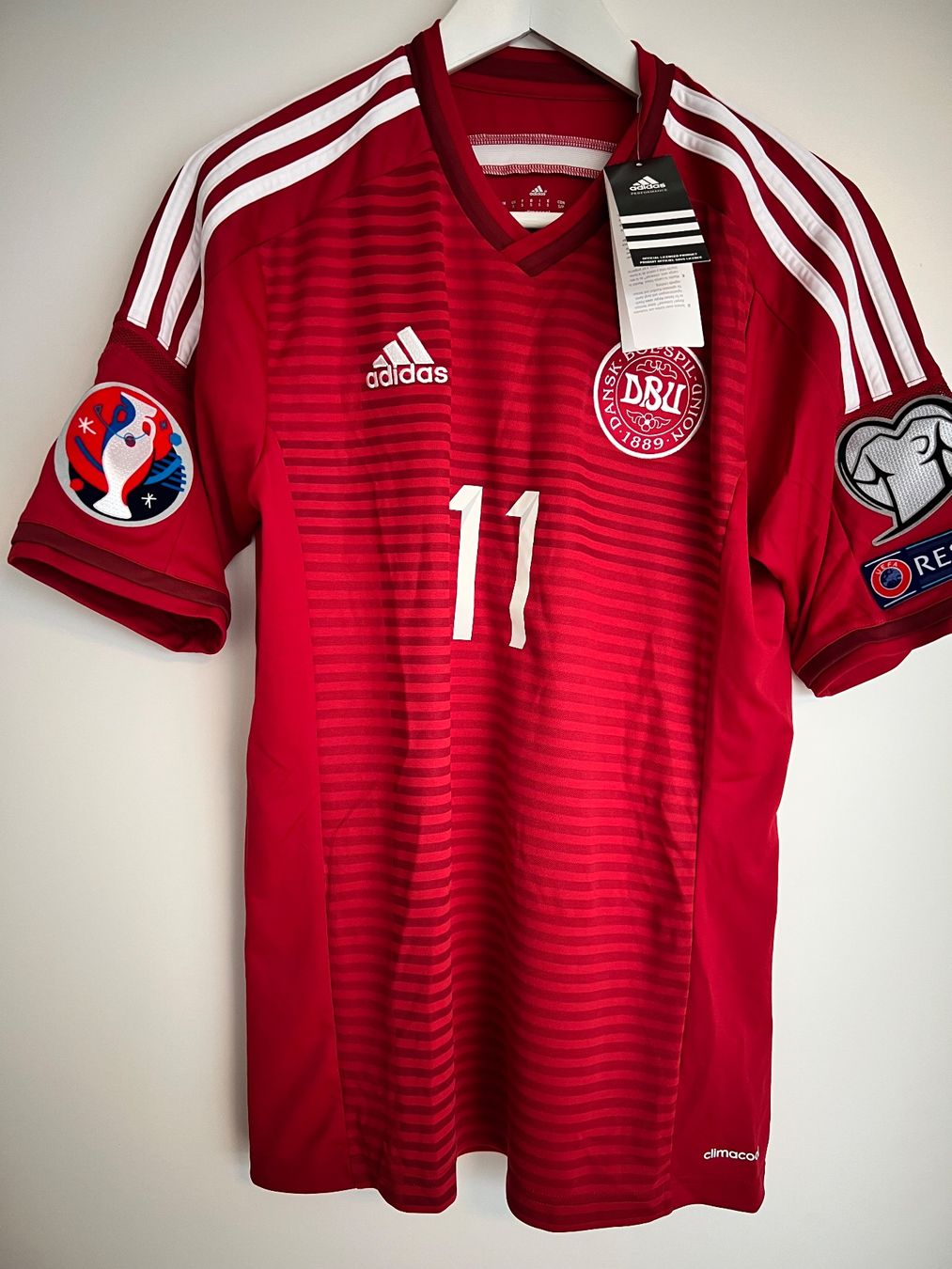 Adidas Canottiere & Pantaloni: Dänemark | 2014-15 | Heimtrikot | Bendtner – Nuovo (secondo la descrizione) da Boll venduto da urrasair