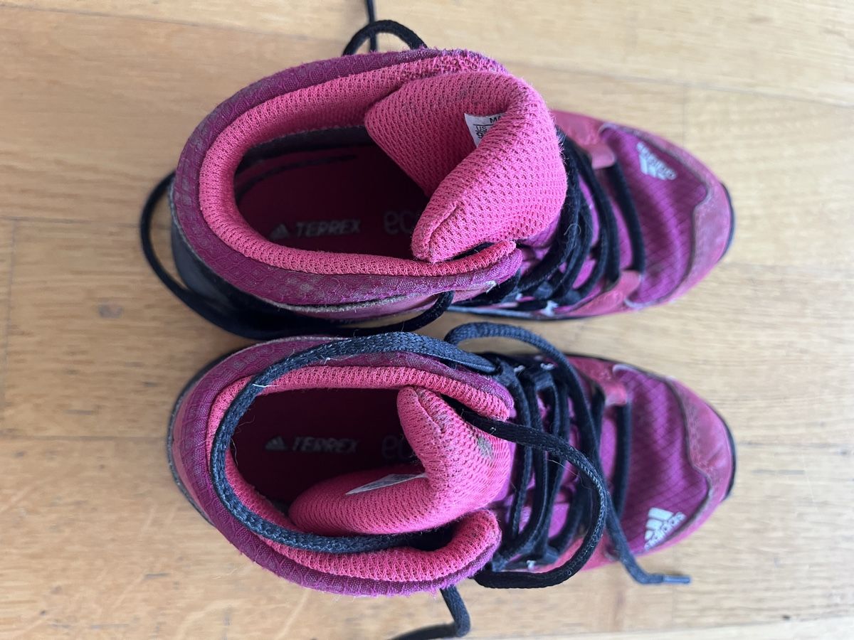 Adidas Scarpe per ragazzi: Kinder Wanderschuhe Adidas Terrex pink Grösse 26 gebraucht – Usato da Zürich venduto da Rusdi 3