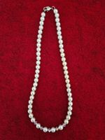Perlenkette mit Kristallen neuwertig Modeschmuck
