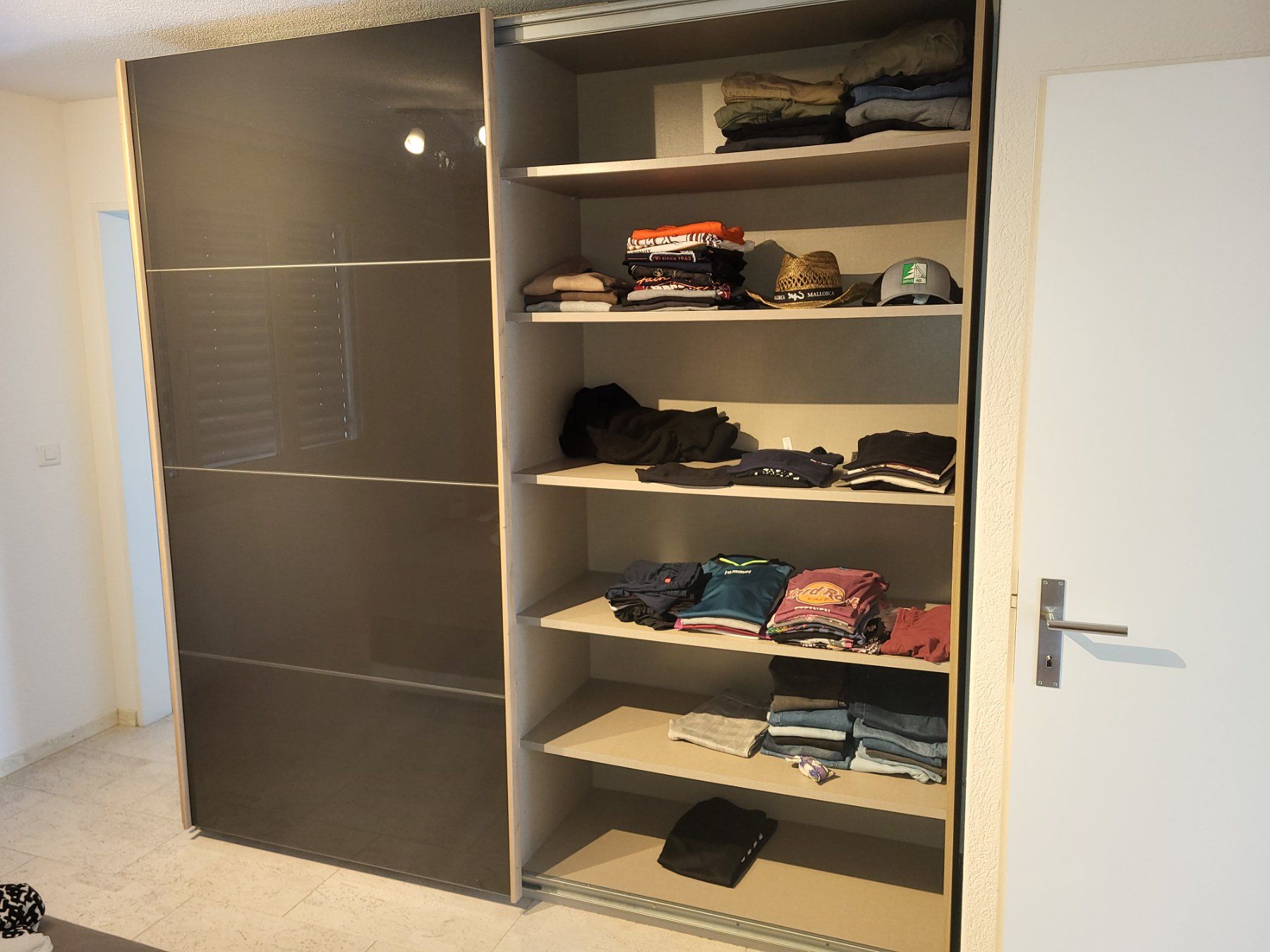 Mömax Schränke: Kleiderschrank Masse 230x230x59 – Gebraucht aus Schwyz von Millar1989 3