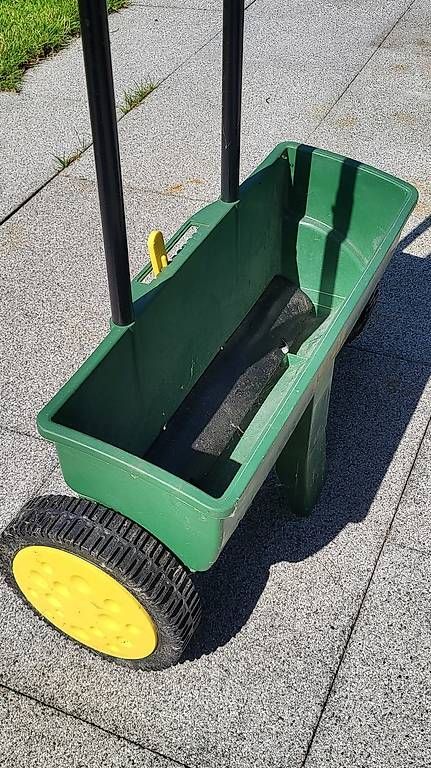 Sonstige Gartengeräte: Salz, Dünger oder Samen Streuwagen – Gebraucht aus Mönchaltorf von guka7