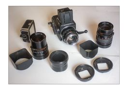 HASSELBLAD 501CM / 3 OBJECTIFS / 2xMAGASINS A12/ ACCESSOIRES