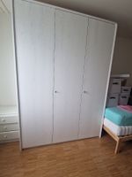 Schrank Weiss 3-türig mit Tablaren und Kleiderstange 