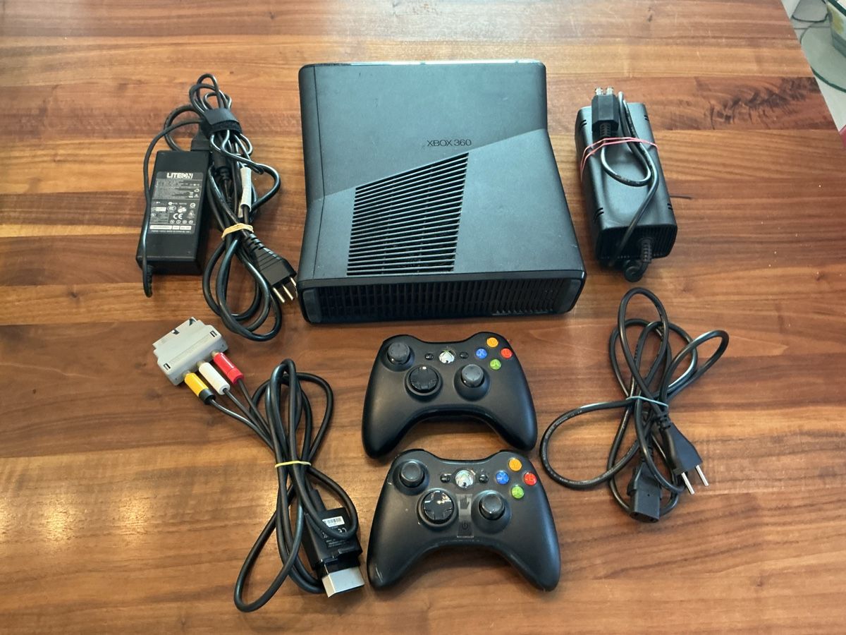 Giochi: Xbox 360 Konsole mit 2 Controller + Games, Top Zustand! – Usato da Neerach venduto da LaSchmetta7078 4