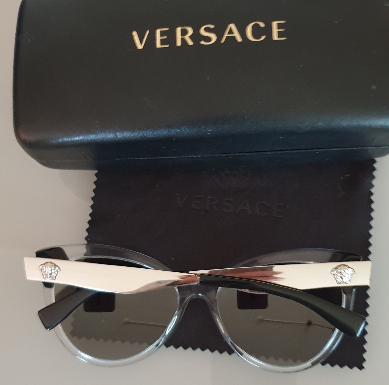 Versace Occhiali & Lenti: Top Versace Sonnenbrille mit Silber wunderschön – Nuovo (secondo la descrizione) da Zürich venduto da bre_22v9 3
