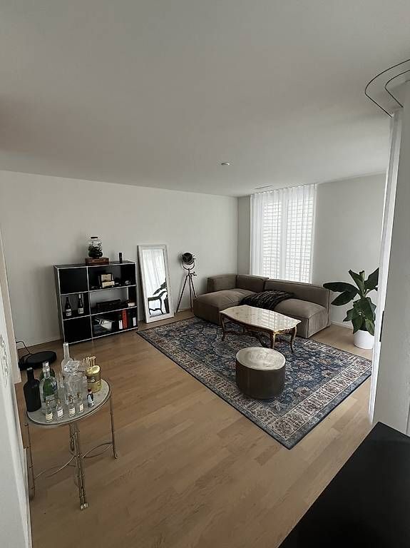 Tische: Antiker Couchtisch mit edler Marmorplatte – Gebraucht aus Zürich von Emanueldavej