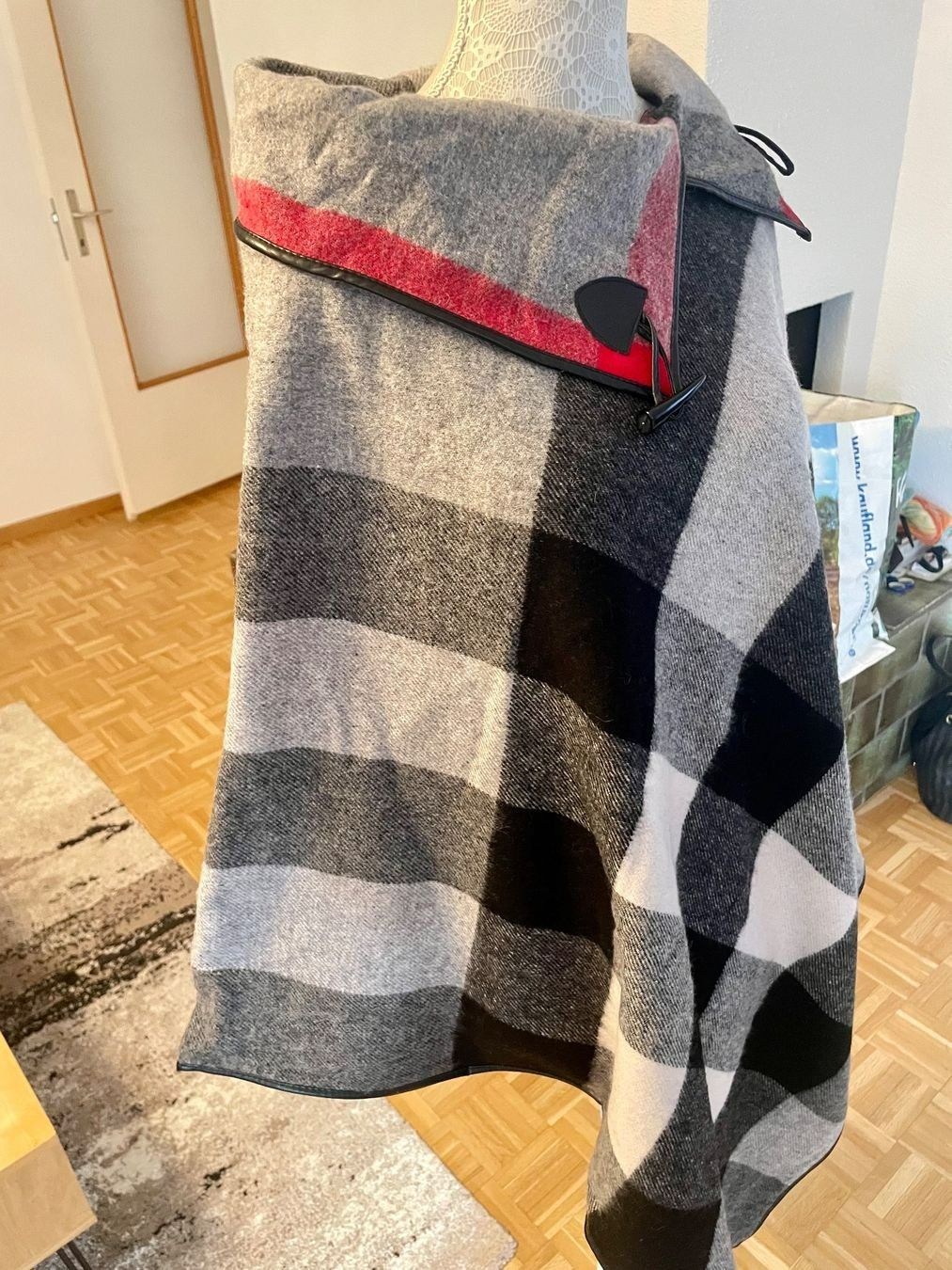 Altro in Moda donna: Poncho Gr. S – Usato da Erschmatt venduto da Gragetsch 2