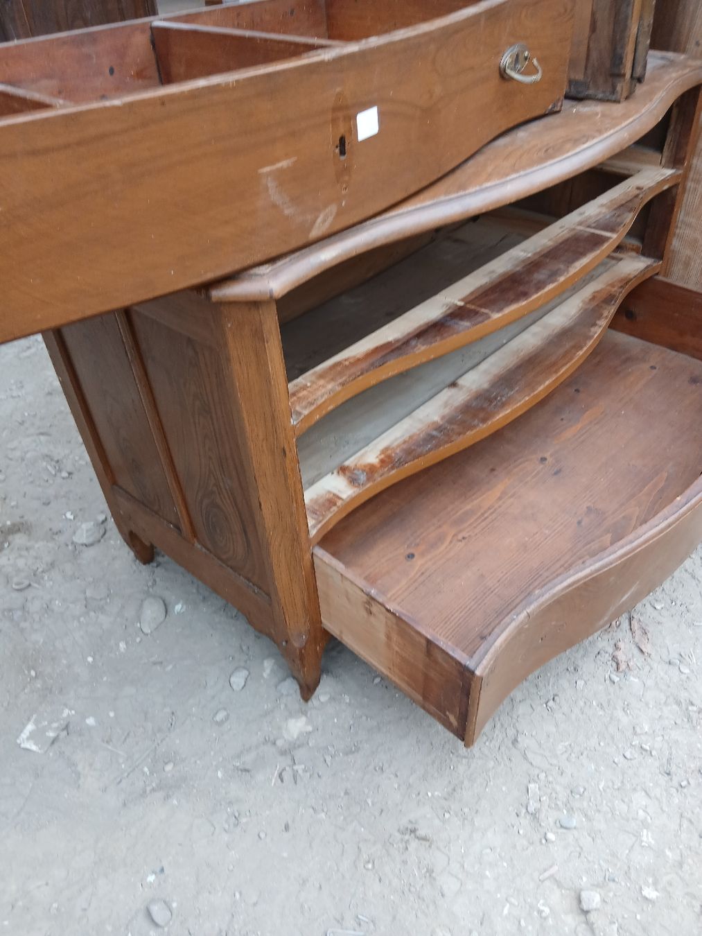 Schreibtische: BUREAU TRÈS ANCIEN DU XVII CYCLE – Gebraucht aus Neuchatel von NNeuchatel 4