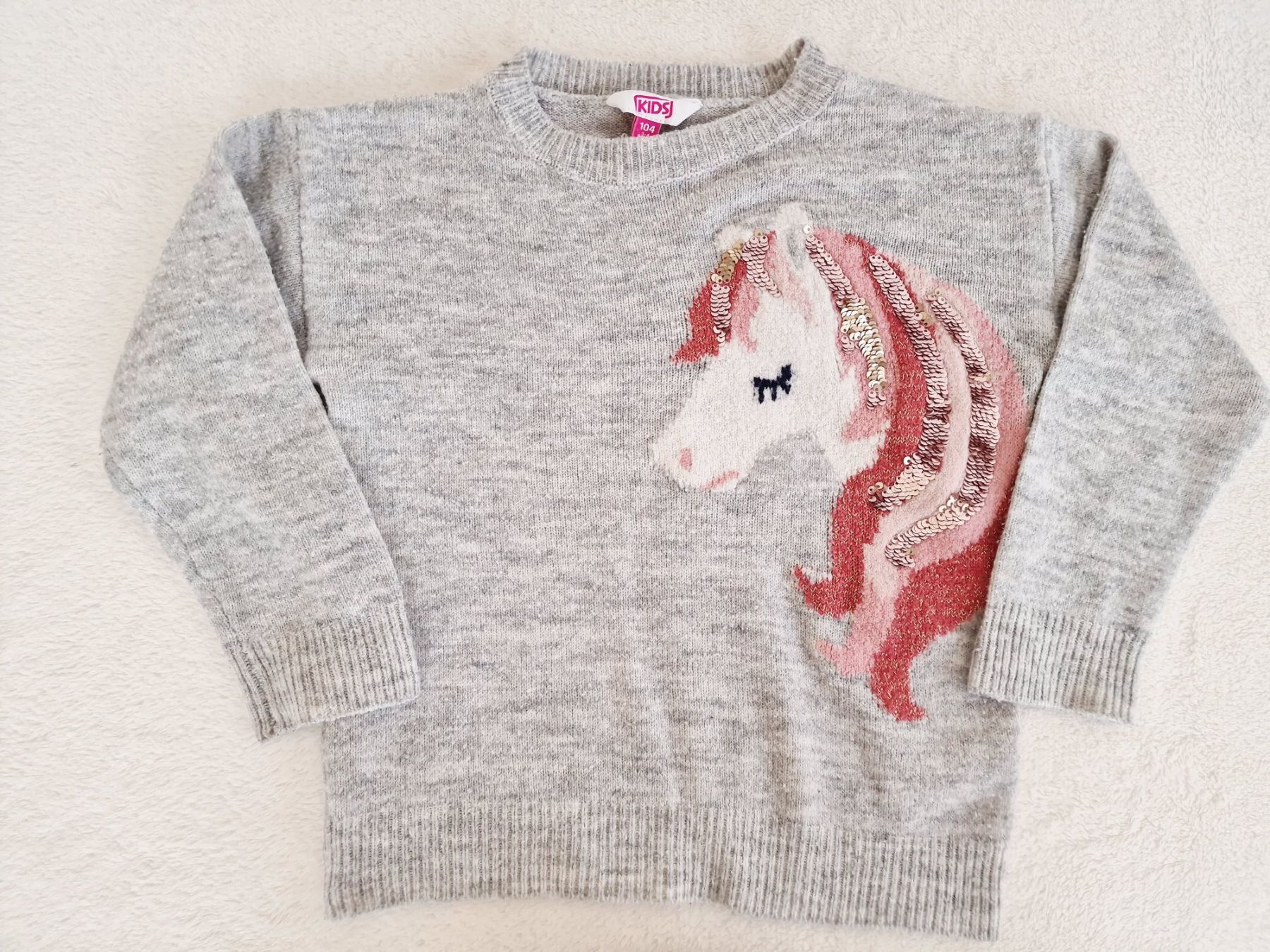 Maglioni & Felpe: Mädchen Pullover Kids Gr. 104 Grau meliert mit Pferd – Usato da Hallau venduto da CHACLA