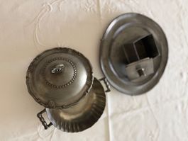 Zinn Schmelztopf mit Deckel und Einsatz alt

50