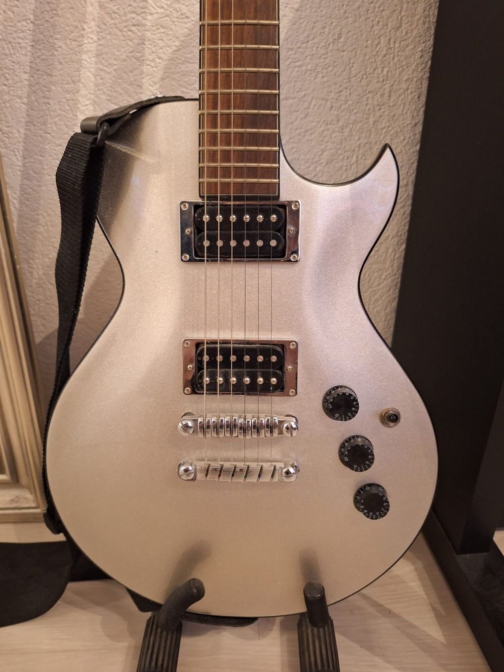 Ibanez Strumenti musicali: Ibanez E-Gitarre mit Verstärker, Kabel und Ständer – Usato da Bern venduto da iva_jf75 2