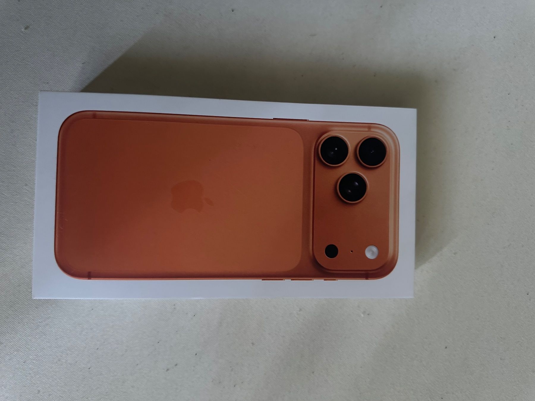 Apple Telefoni cellulari / Smartphones: Iphone 17 Pro Max – Nuovo e nell'imballaggio originale da Schaffhausen venduto da teo_l6q5