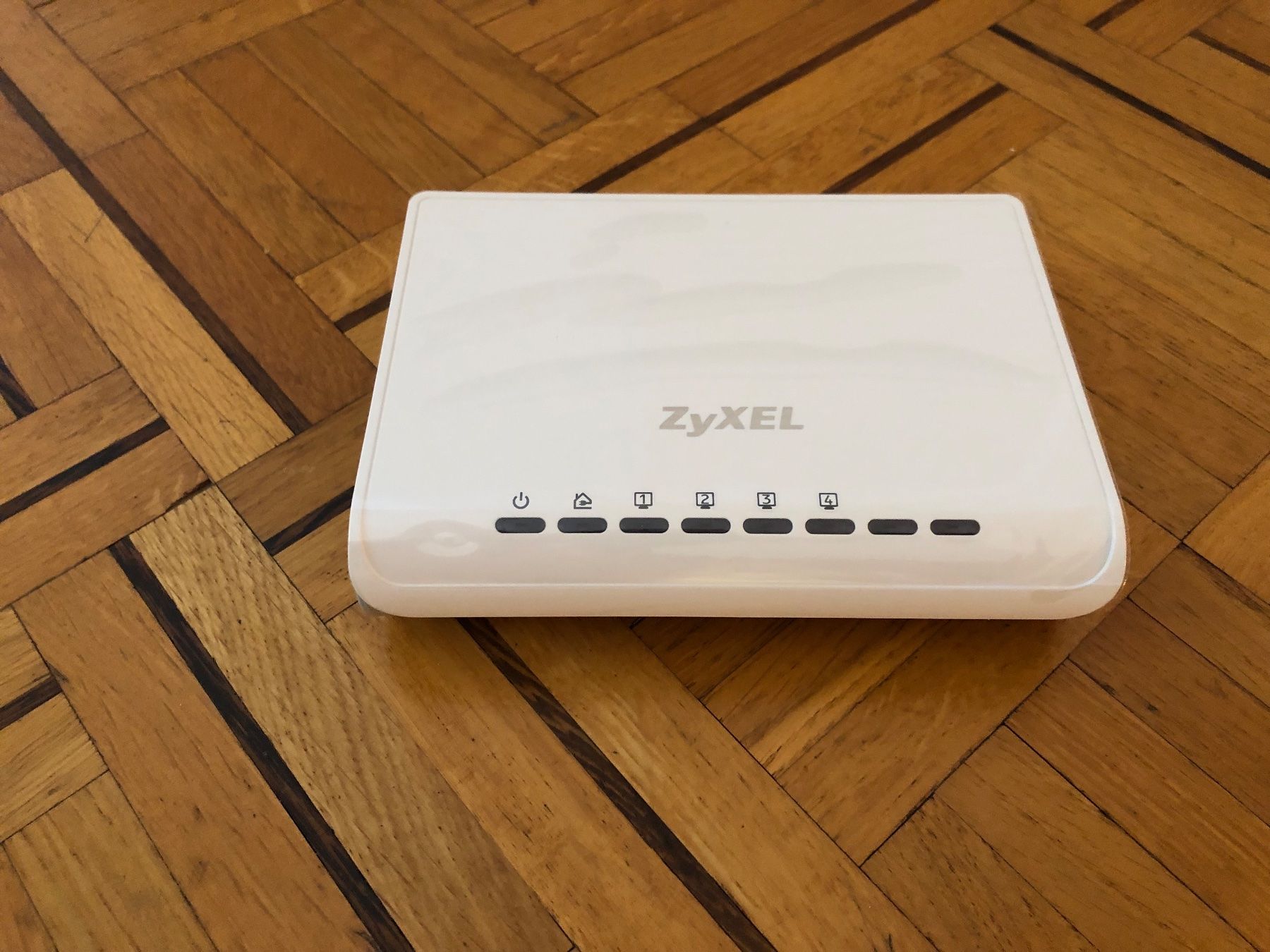 Zyxel Laufwerke & Adapter: ZyXEL Powerline Ethernet 4-port Switch (CPL) – Neu und originalverpackt aus Préverenges von groli_mur 2
