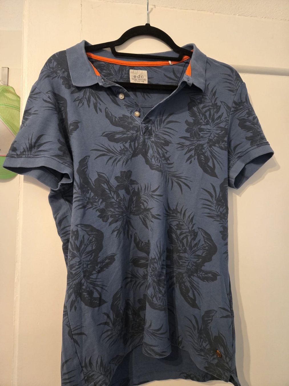 Magliette Polo: Polo edc à motifs floraux bleus - Taille M – Usato da Neuchâtel venduto da ces_9prj 1