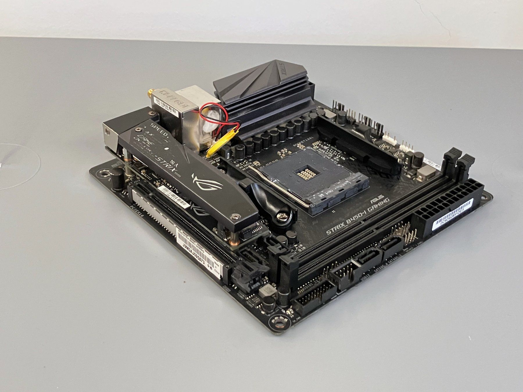 Asus Cartes mère: ASUS ROG Strix B450-I Gaming - Mini-ITX AM4 – D'occasion à Zürich par sekirkis 5