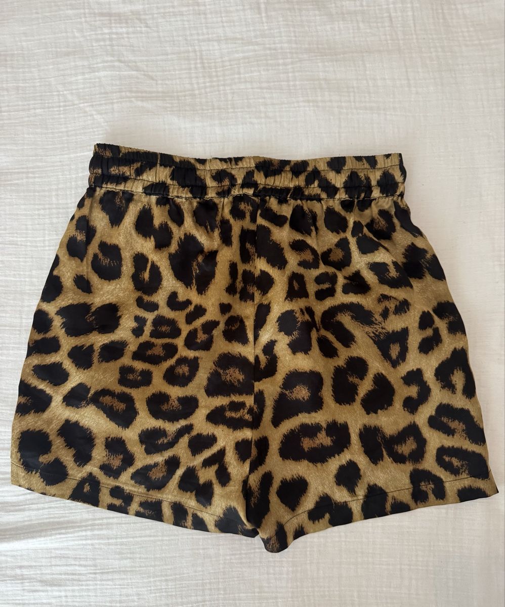 Na-kd Hosen: Satin Shorts NAKD Gr.34 – Gebraucht aus Aarau von beckywhite 2