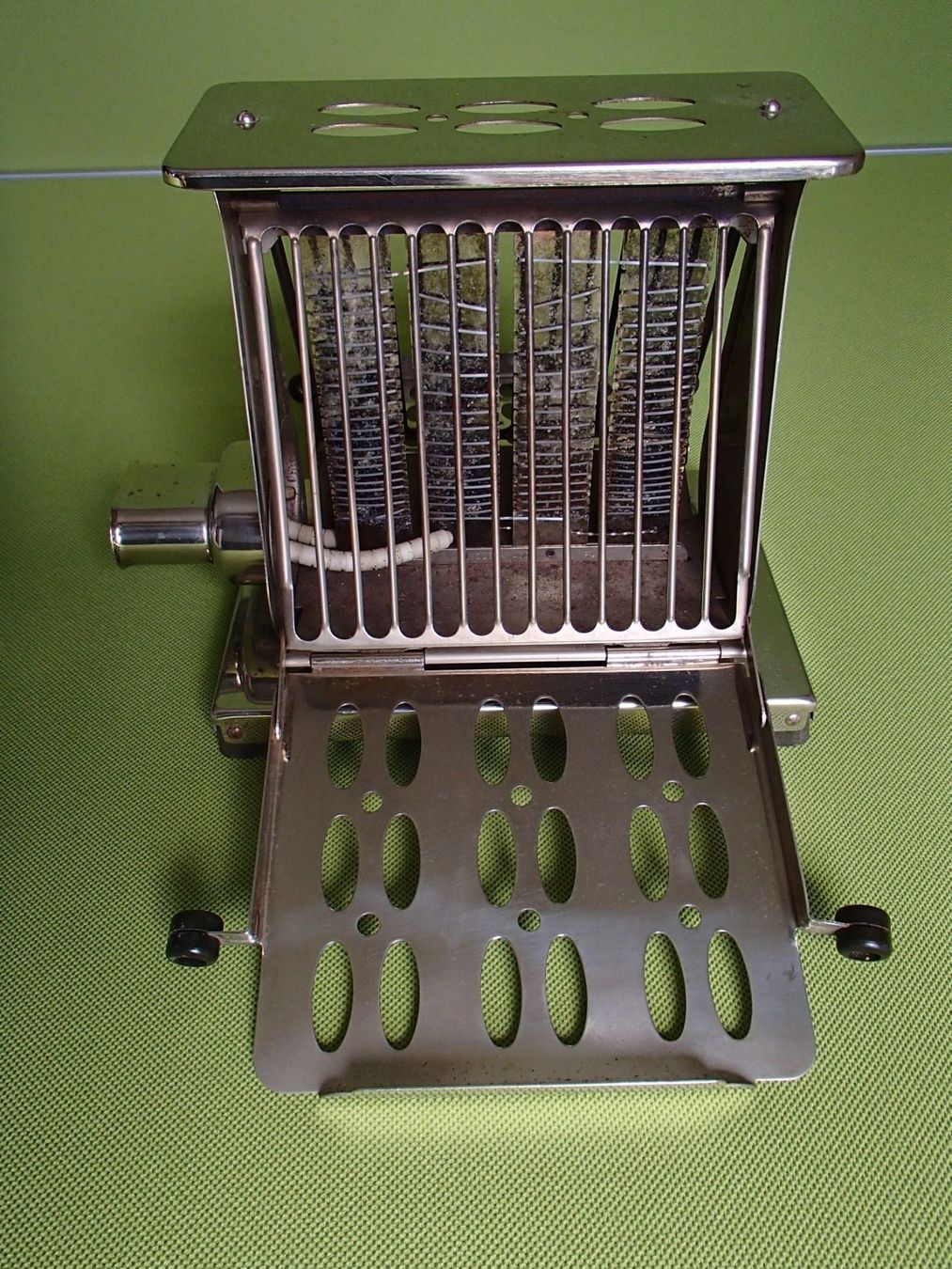 Elettrodomestici da cucina: Vintage Toaster AEG mit schwarzen Bakelitgriff – Usato da Schöfflisdorf venduto da pullux 7