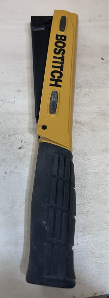 Bostitch Tous les outils: Agrafeuse Bostitch jaune  – D'occasion à zürich par pauloreal