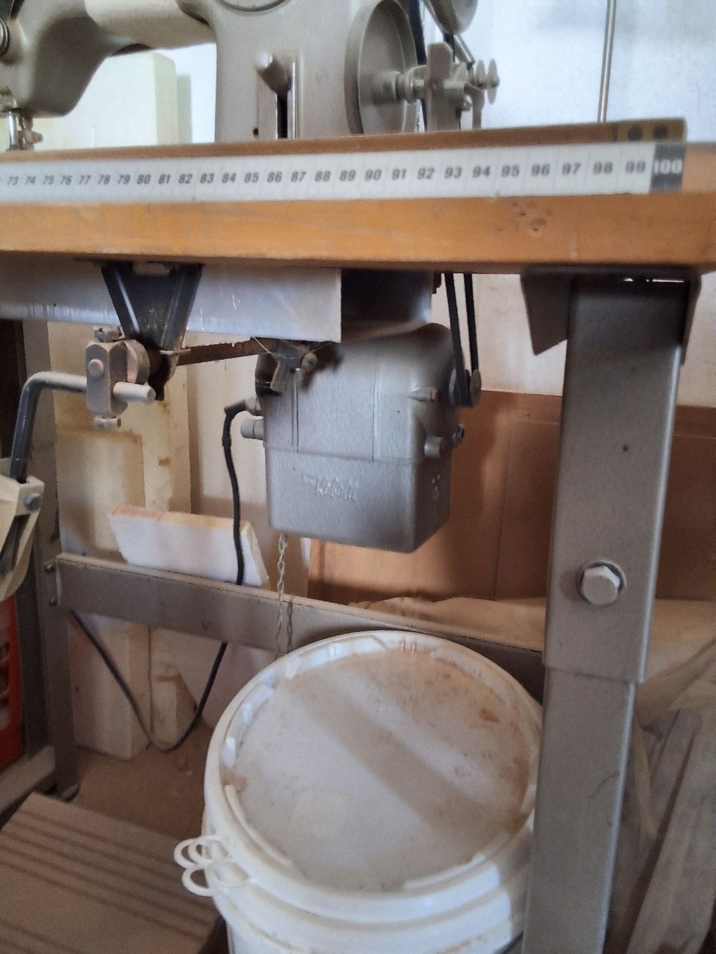 Macchine da cucire: Alte Industrie Nähmaschine – Usato da Unterkulm venduto da Neuzgi 2