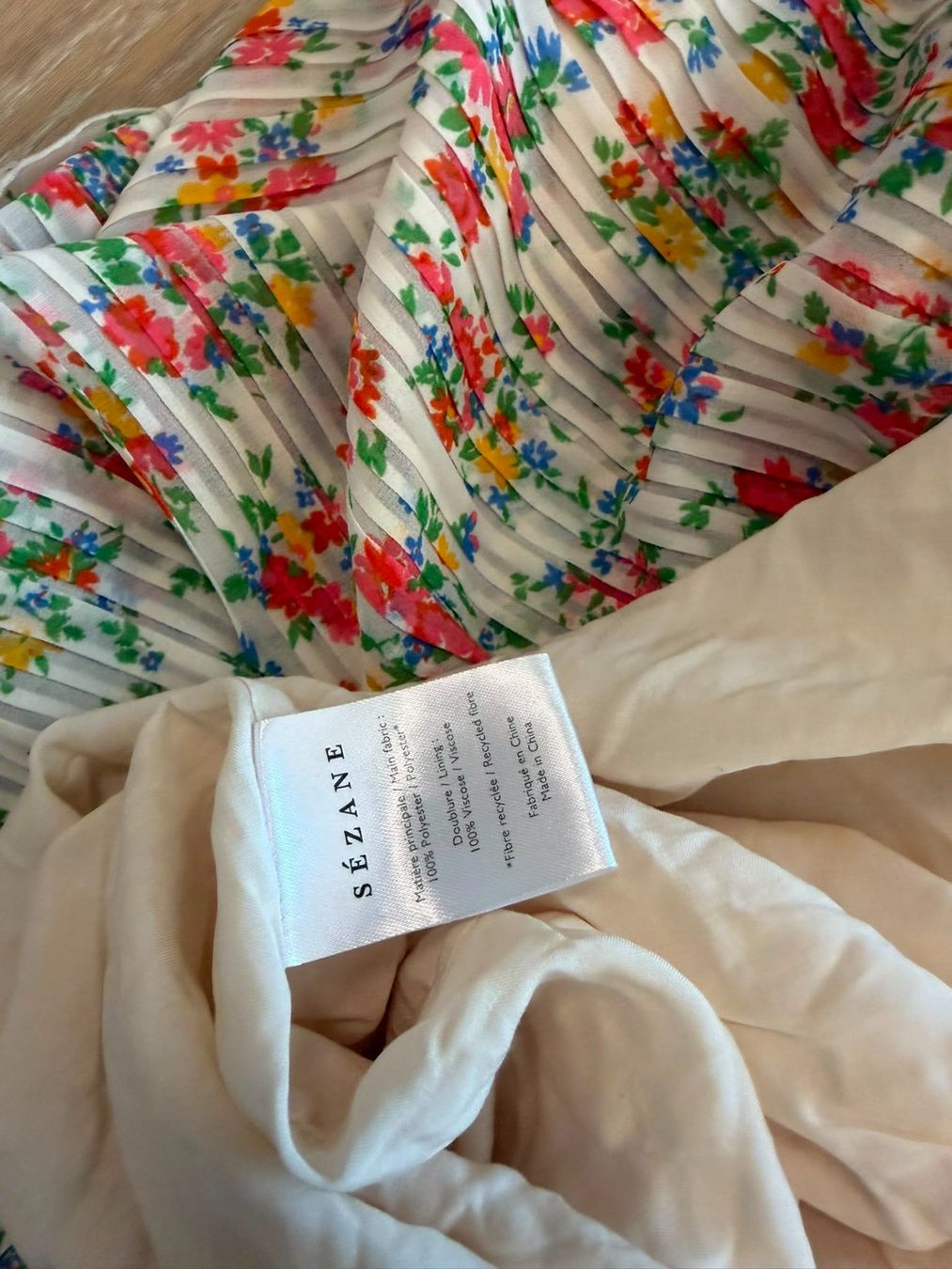 Sezane Robes: Sézane Plisseekleid Blümchenprint, Gr. 40 Neu – Neuf (Voir description) à Hedingen par muse10 1
