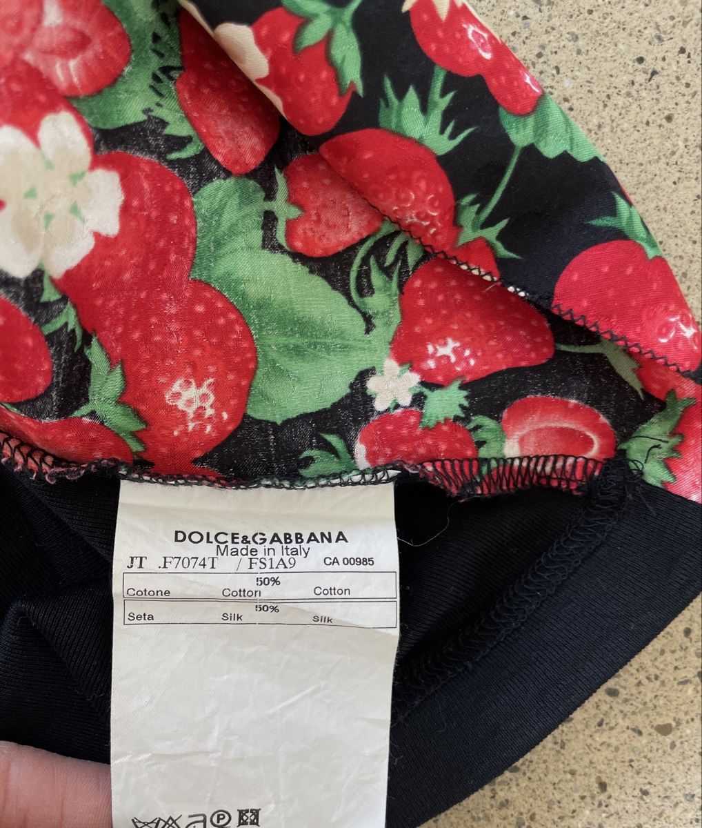 Dolce & Gabbana Top: Dolce & Gabbana Strawberry Top – Usato da Stäfa venduto da Nicole093 5