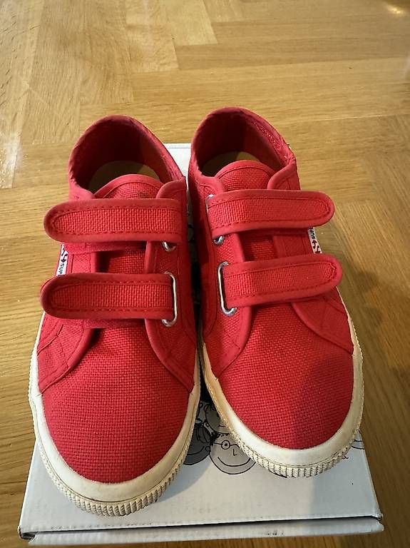 Superga Scarpe per ragazzi: Superga Kinder Sneaker rot Gr. 32 – Usato da Zürich venduto da JumaRiku