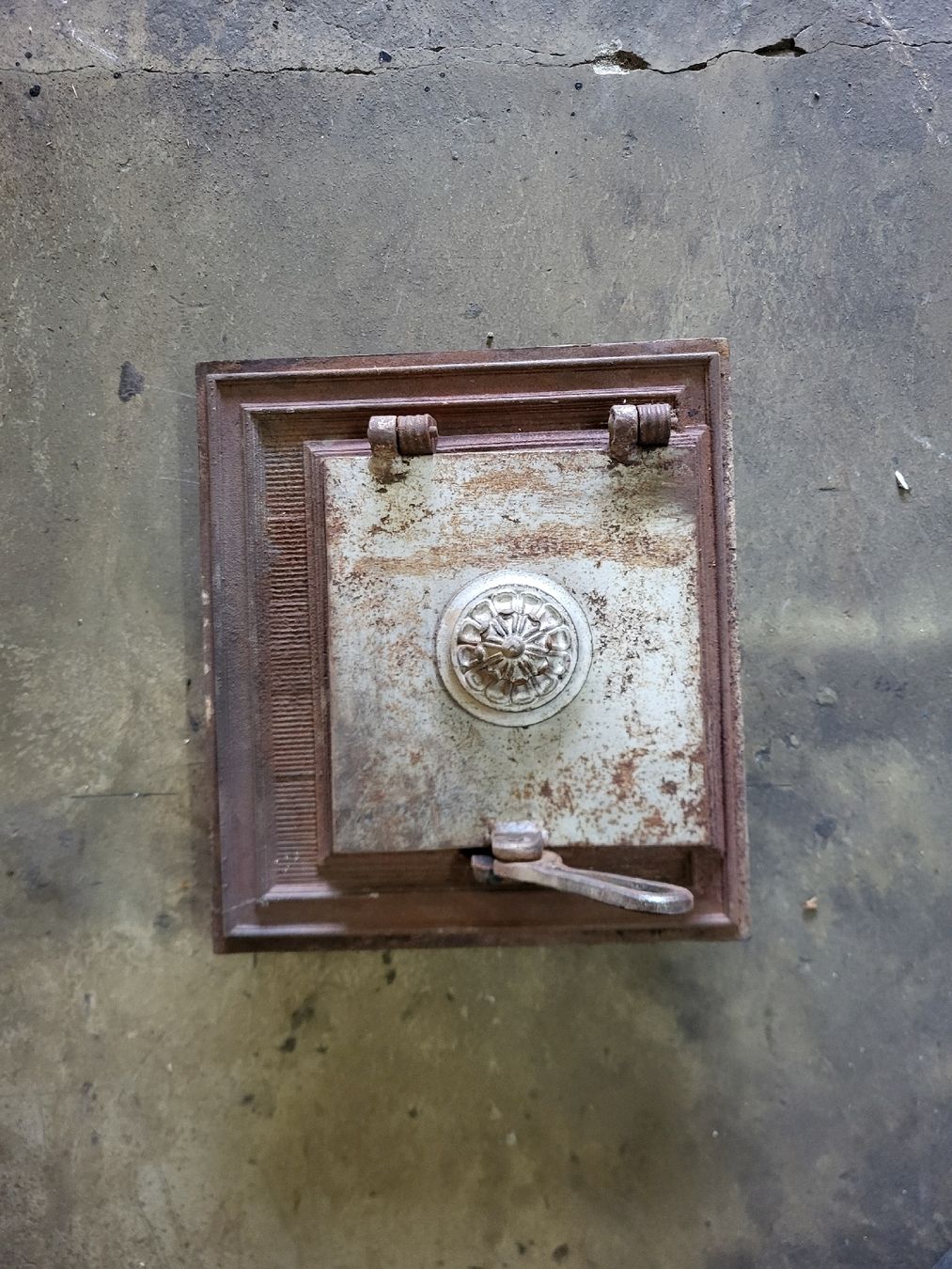 Autres meubles anciens: Ofentühre – D'occasion à Oftringen par gru_l6yd