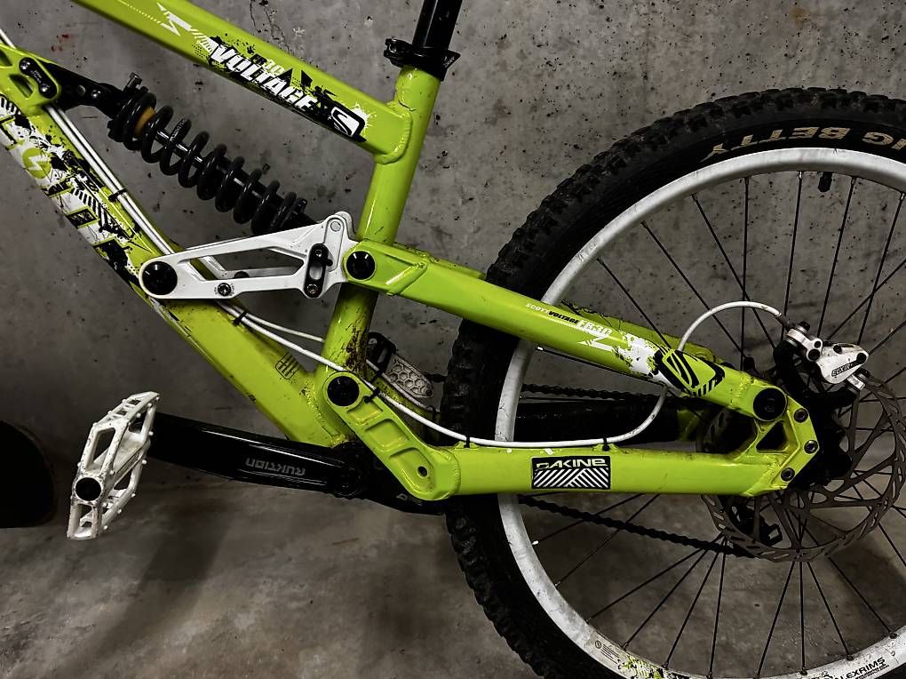 Biciclette: Vélo VTT DH Freeride Scott Voltage – Usato da Crans VD venduto da mis_lq8h 3