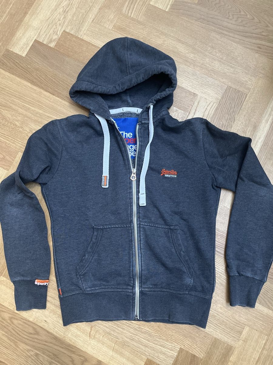 Superdry Jacken: Sweat à capuche Superdry gris – Gebraucht aus Oltingen von ugradel