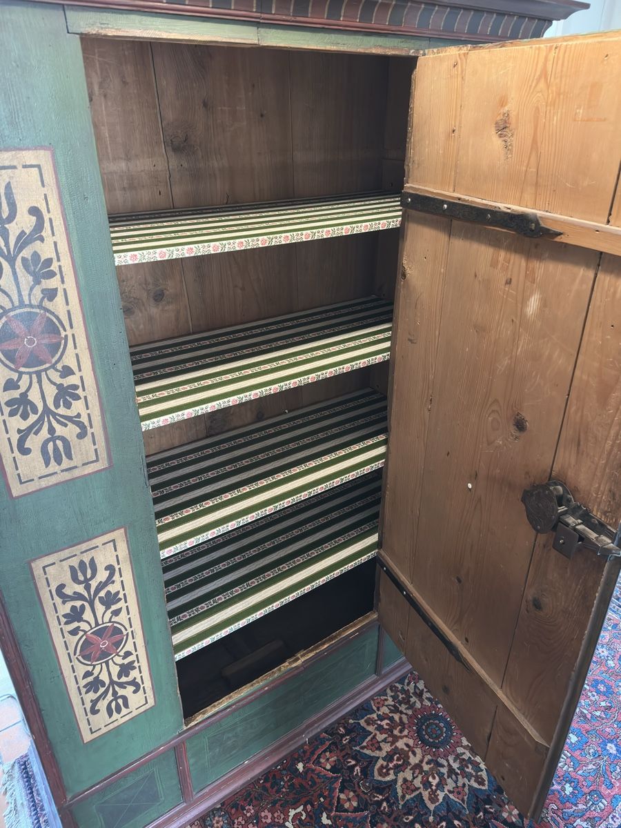 Armadi: bauernschrank – Usato da Zürich venduto da ronnyrefurb 1