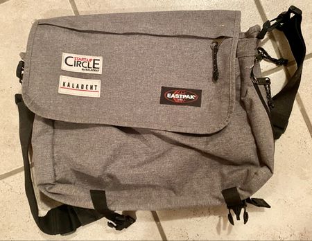 Eastpak Messenger Bag, Grau, Top Zustand, Deal!