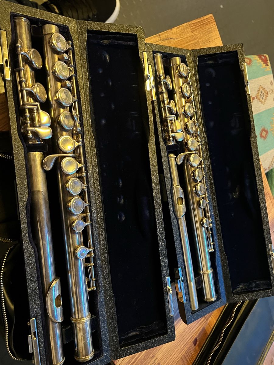Instruments de musique: Querflöte, versilbert HERNALS MODEL S 110 mit Koffer – D'occasion à Nürensdorf par Altrisa