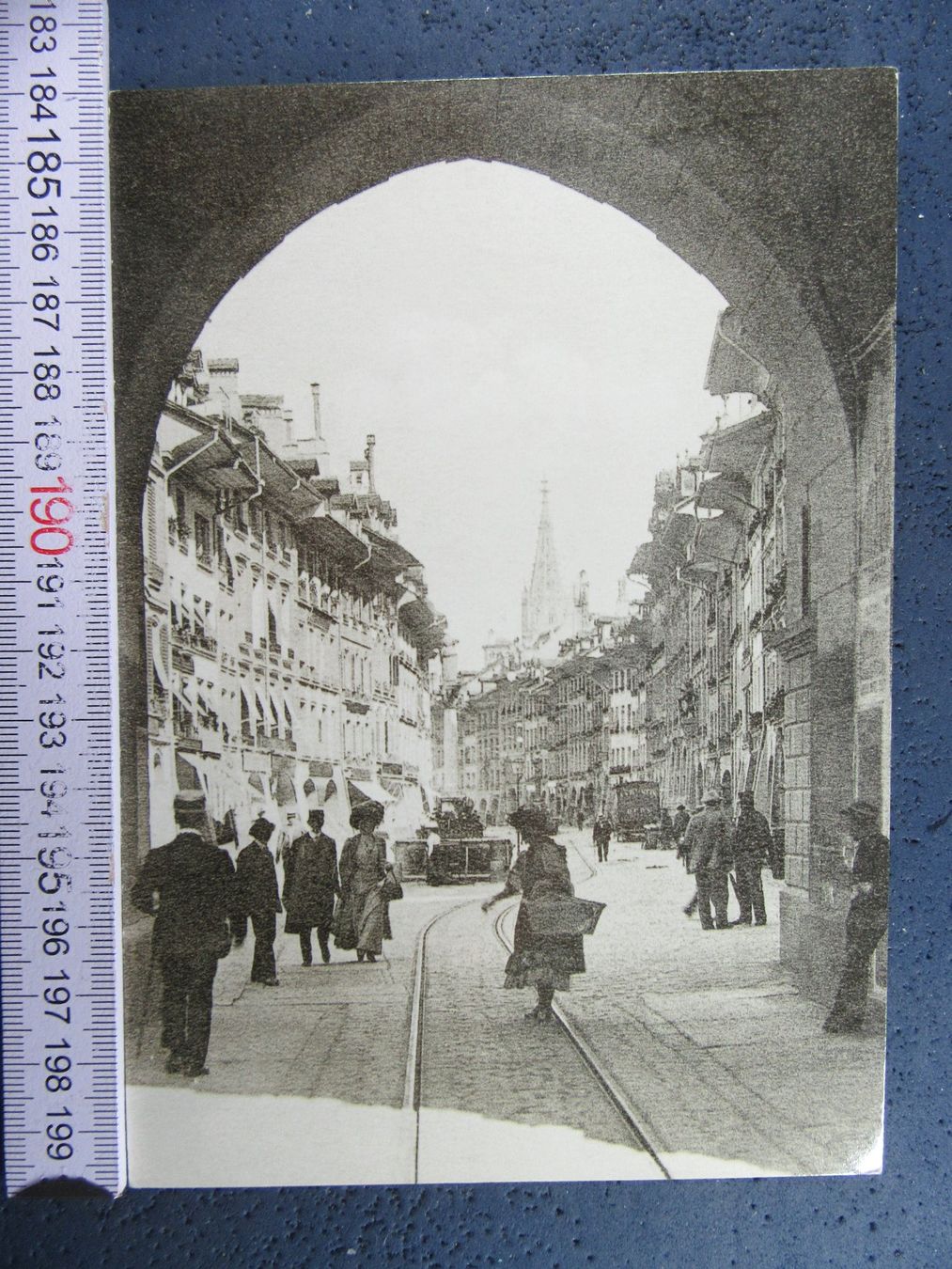 Cartoline postali: BERN MARKTGASSE BELEBT REPRO 1895 AK BE – Usato da Ettingen venduto da Hausi4711