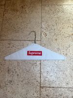 Supreme Kleiderbügel