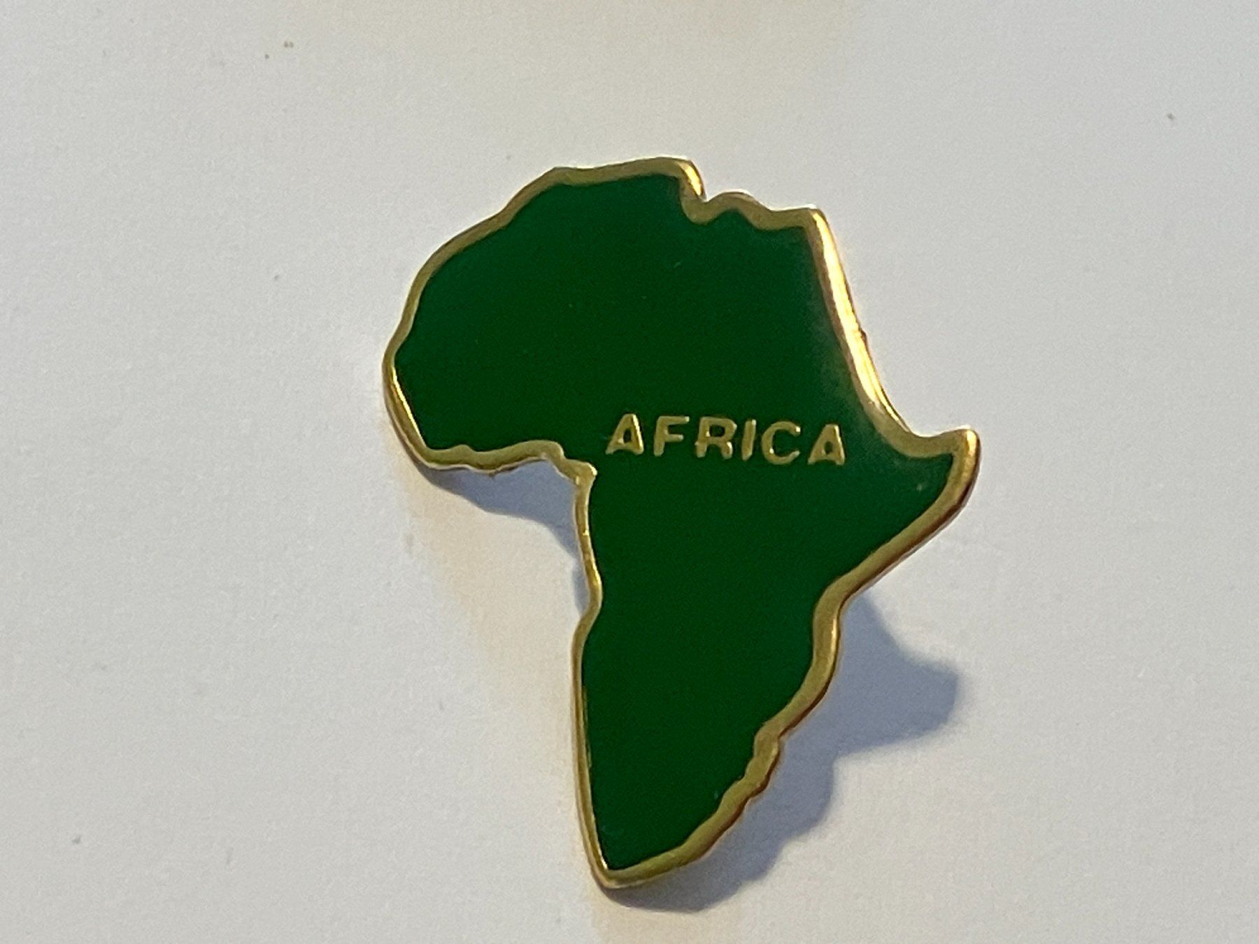 Placchette & Badge: 1 Pin Africa – Usato da Basel venduto da djwwpp