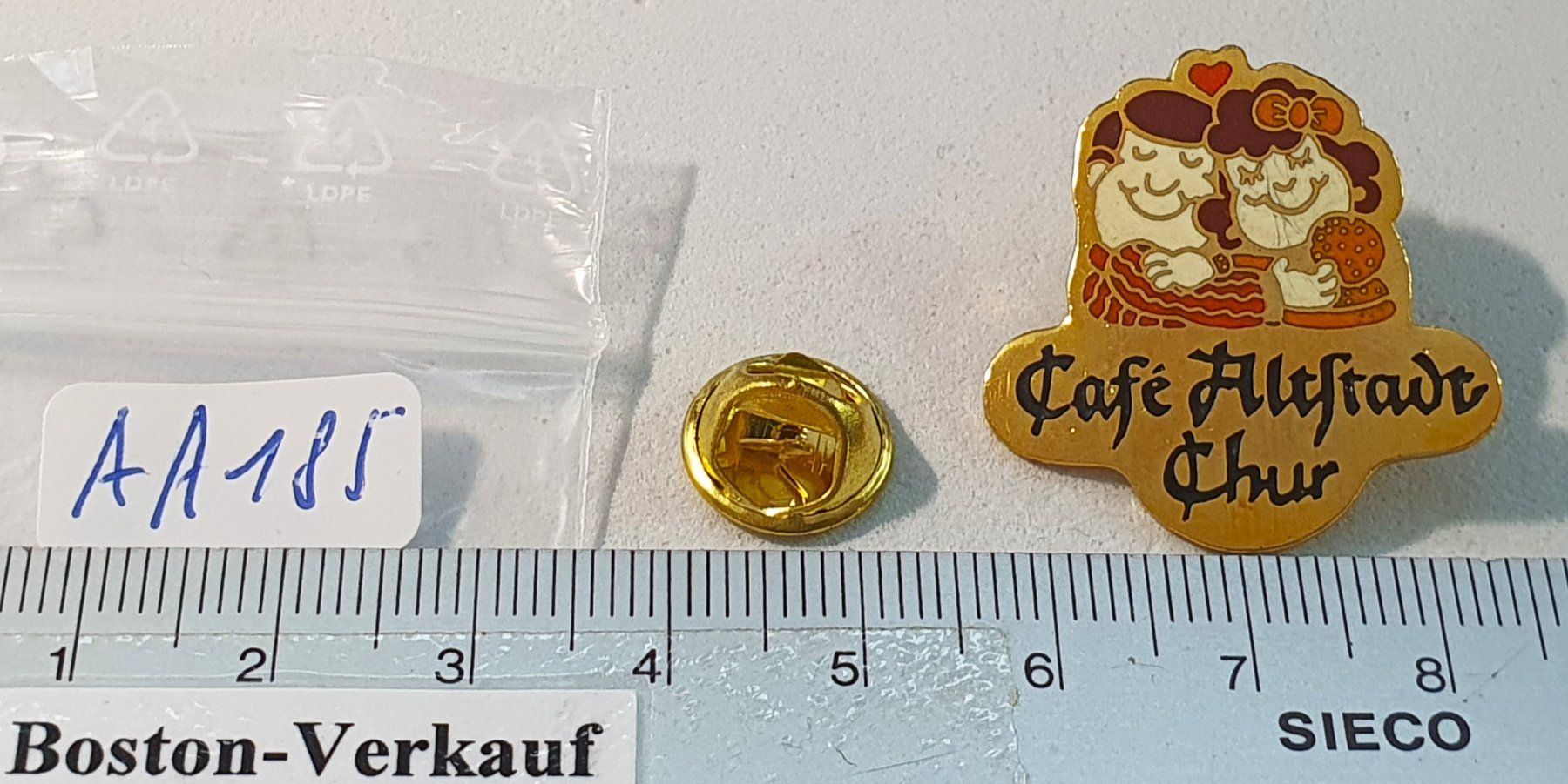 Placchette & Badge: AA185 - Pin Café Altstadt Chur – Usato da Reinach BL venduto da Boston-Verkauf 1