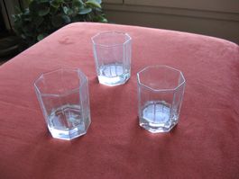 3 achteckige Gläser
