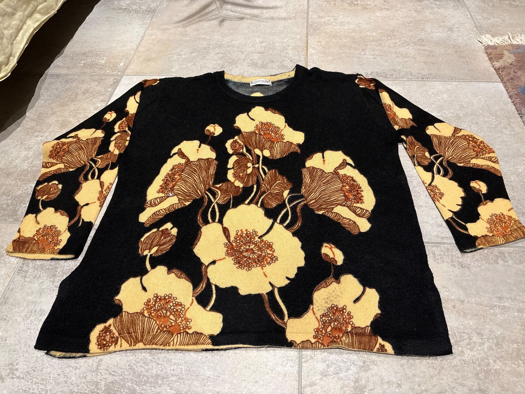 Maglioni & Felpe: Damenpullover schwarz mit Blumenmuster – Usato da Bülach venduto da Jackybabue