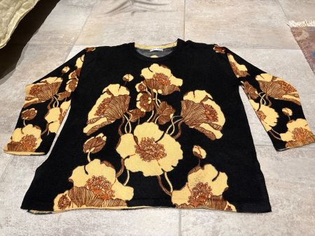 Damenpullover schwarz mit Blumenmuster