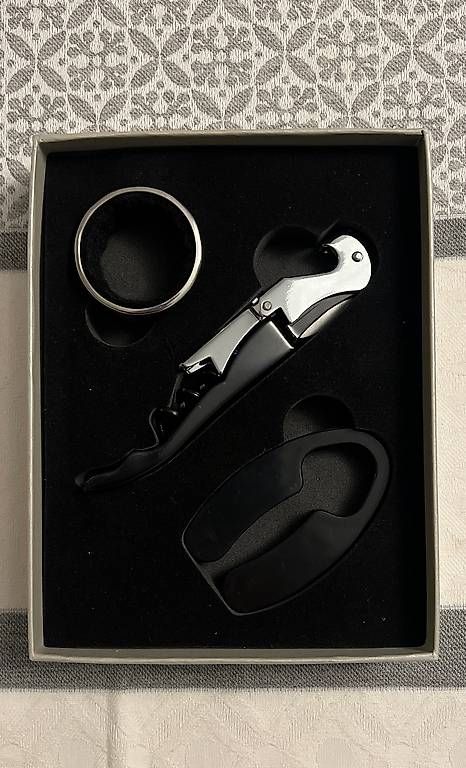 Apribottiglie & Tappi per chiusura: Set Vino 3 Pezzi Accessori, Nuovo – Nuovo e nell'imballaggio originale da Paradiso venduto da dce_29dc